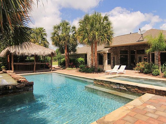3rd image of 7507 Live Oak Cir