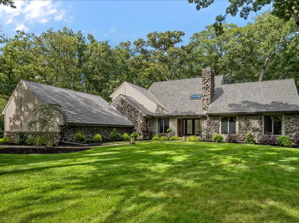 1554 Big Oaks Ct, Lake Forest, IL 60045
