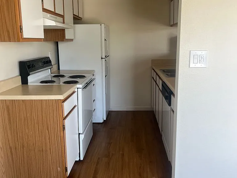 Ashley Square Apartments — Photo 25