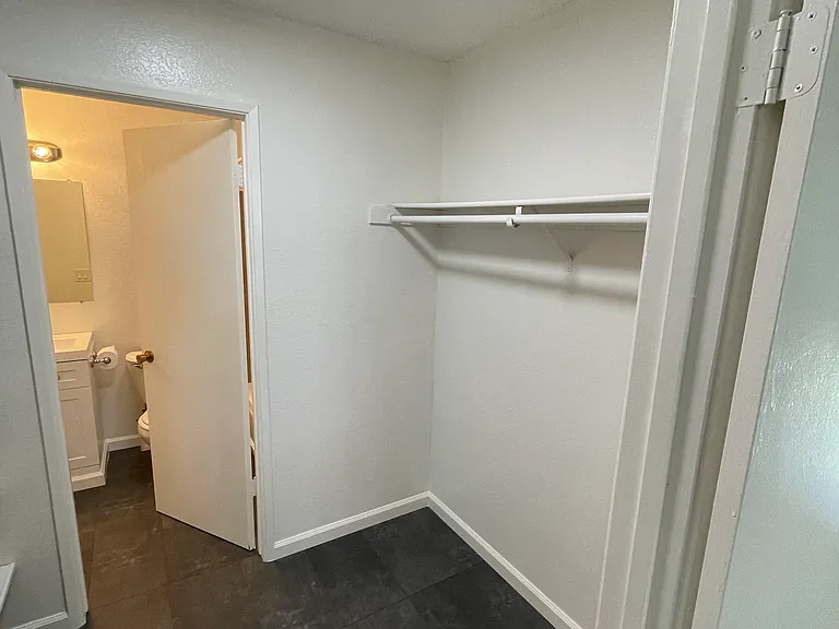 Sierra Vista Apartments — Photo 22