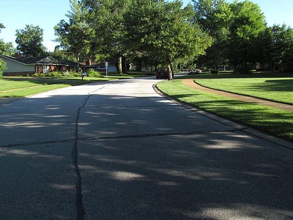 5th image of 323 Wildbrier Dr