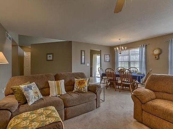 3rd image of 2310 Valley View Dr