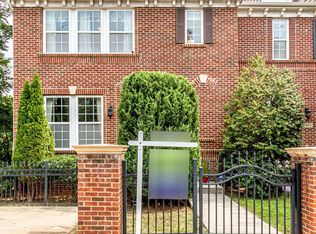 2095 Laura Mews Pl, Alexandria, VA 22303