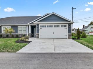 16 Barrington Ct, Monaca, PA