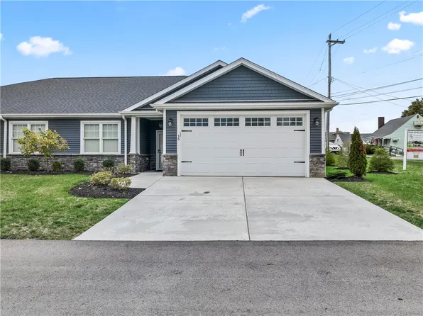 16 Barrington Ct, Monaca, PA 15061