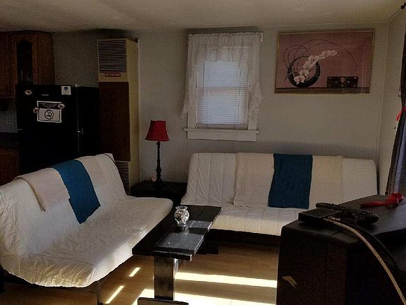4th image of 217 11th St #1R