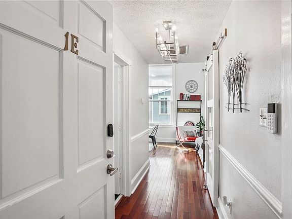 3rd image of 4716 Annunciation St APT 1E