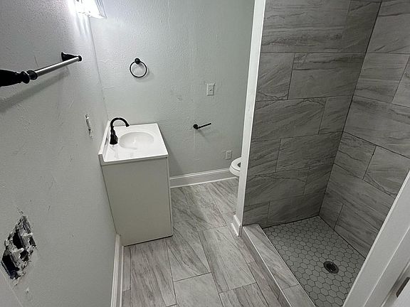 5th image of 1335 W 9th St