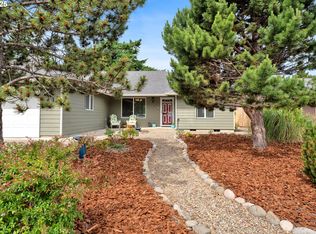 43 Park Village Dr, Florence, OR