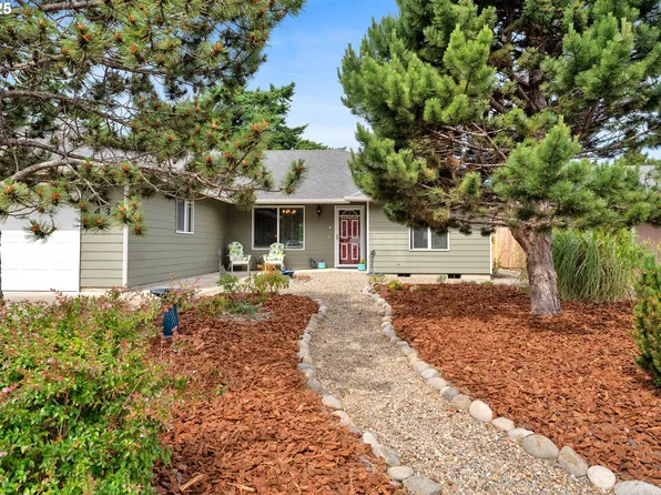 43 Park Village Dr, Florence, OR 97439