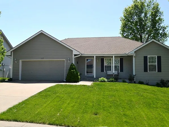 307 E 22nd St, Kearney, MO 64060