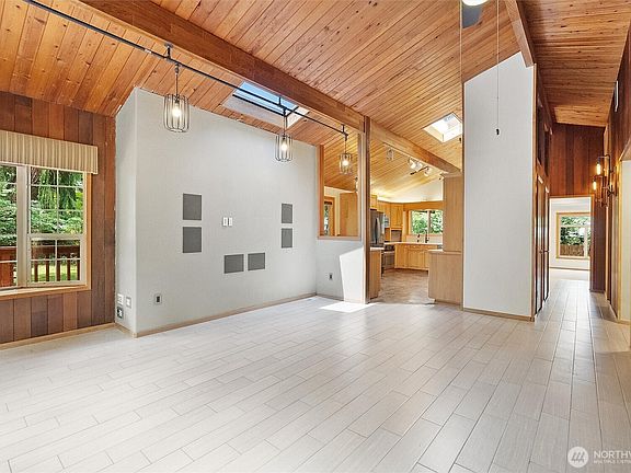 5th image of 383 E Piper Way