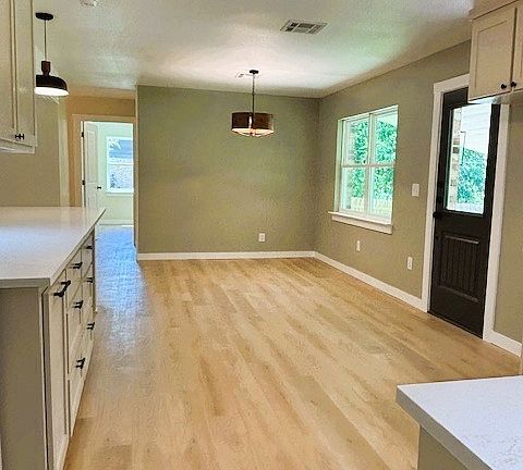 5th image of 112 Cottonwood Dr