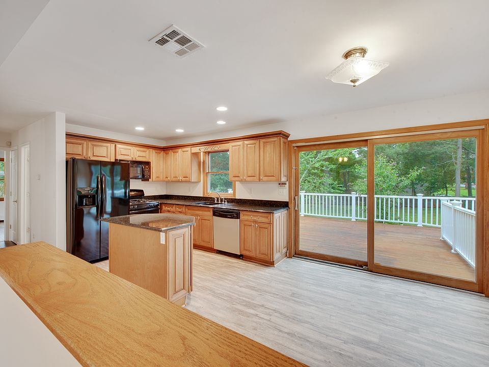 1st image of 495 Boxwood Dr