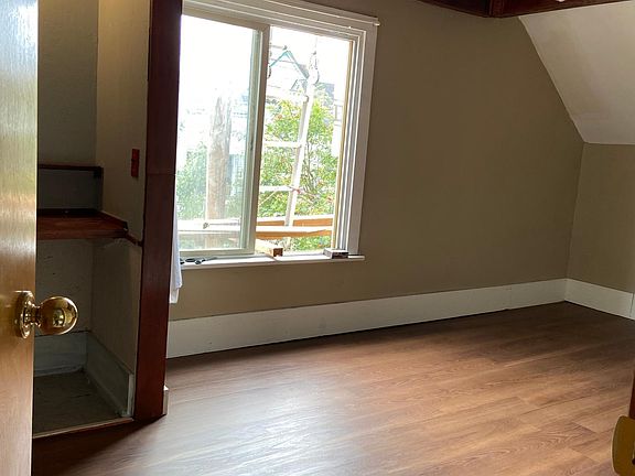 5th image of 811 Karr Ave