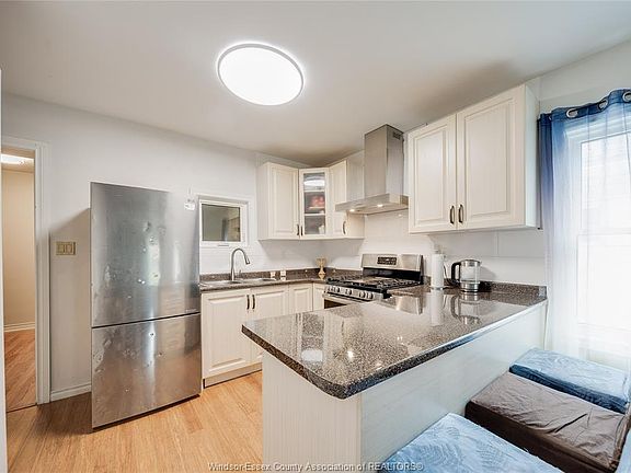 5th image of 1626 Albert Rd
