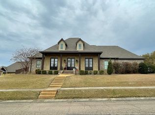 302 Sawgrass Rd, Starkville, MS 39759