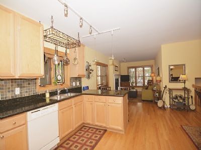 5th image of 1449 W Walton Street # First Floor