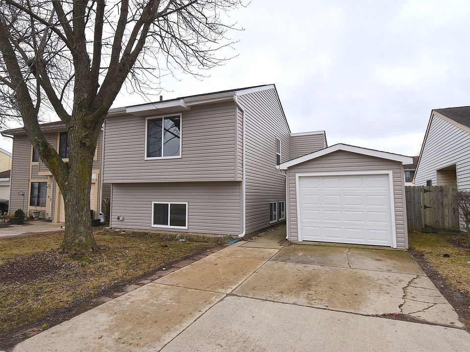 1st image of 30W113 Wood Ct