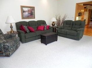 4N540 N Robert Frost Cir, St Charles, IL 60175