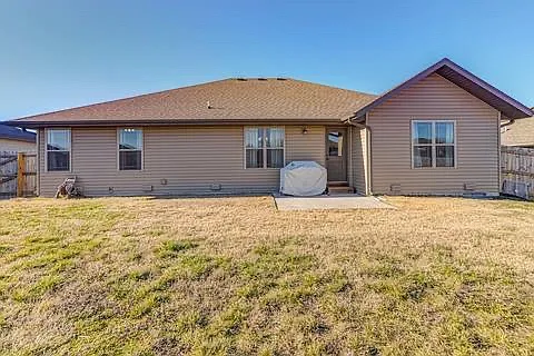 1922 N Brookhollow Dr — Photo 8