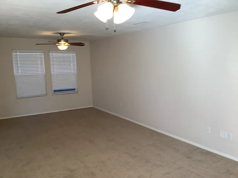 5726 Quay Dr NE — Photo 3