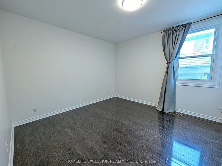 4 Albert St — Photo 13