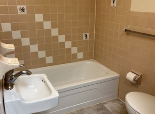 808B W Fairway Dr, Lancaster, PA 17603