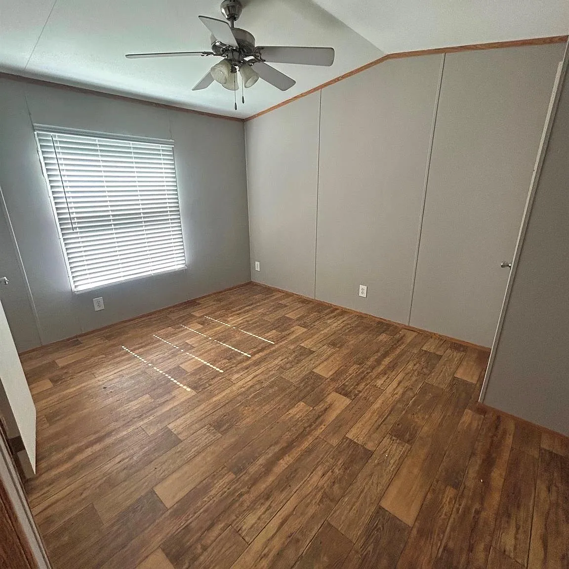 3 bed, 2.5 bath, 1026 sqft, $1,500 — Photo 3
