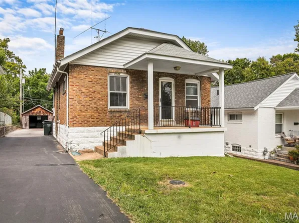 8731 Brentwood Pl, Saint Louis, MO 63144