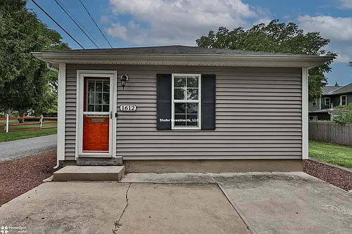 1612 Center St Photo 1