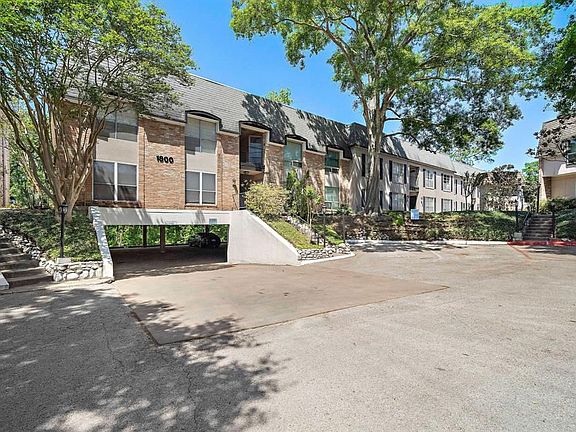 3rd image of 1800 Stoney Brook Dr APT 208