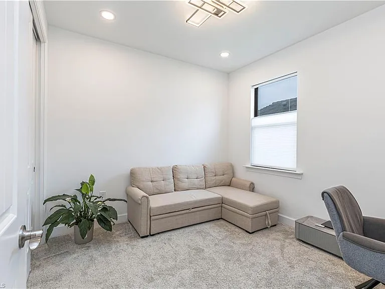 1854 Mesa Ln — Photo 13
