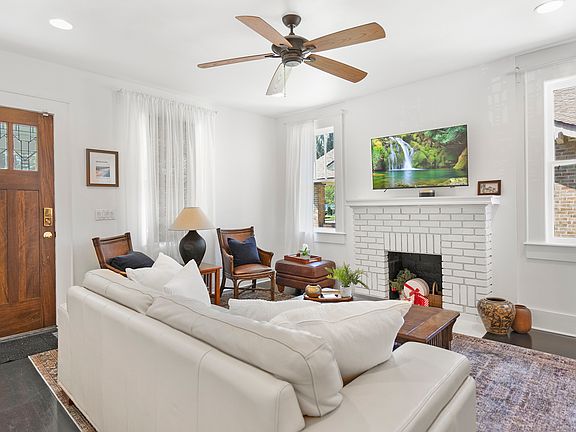 3rd image of 2575 Dellwood Ave