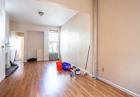4th image of 210 Eckford St APT 3R