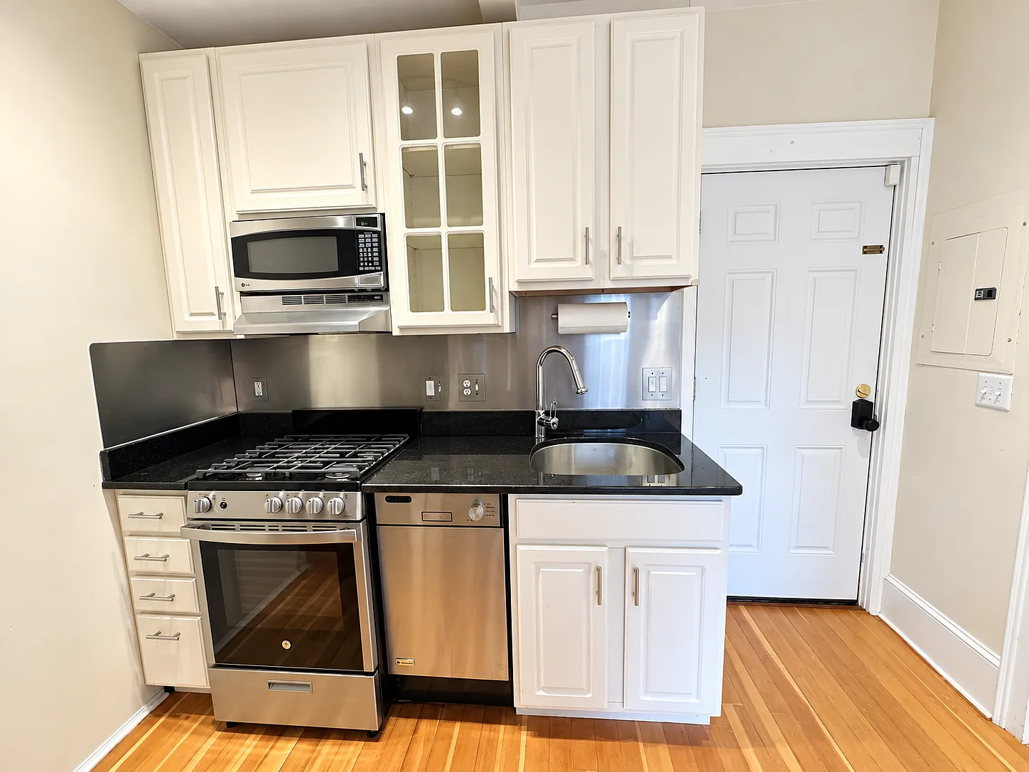 1 bed, 373 sqft, $2,395 — Photo 4