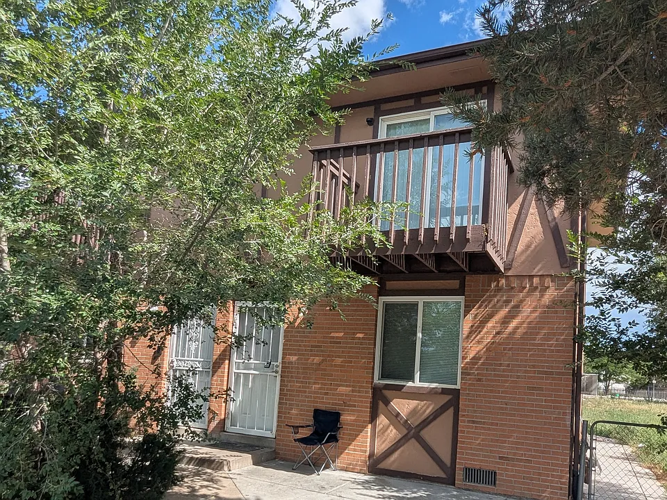 7820 Locust Ct
