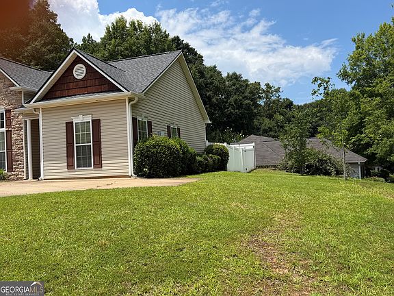 2nd image of 105 Creekside Dr