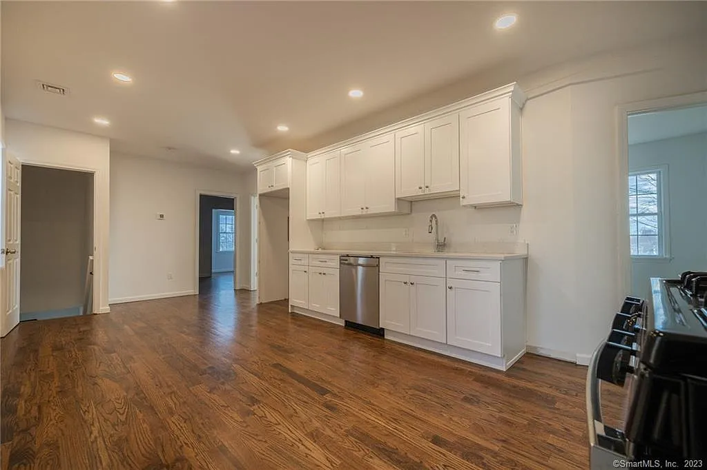 3 bed, 2.0 bath, 1728 sqft, $2,800 — Photo 3