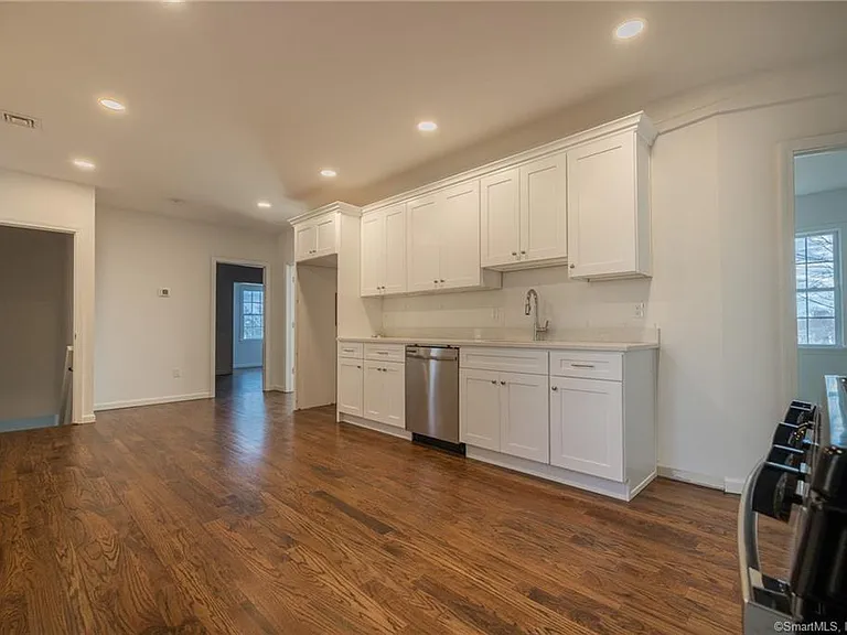 340 Pleasantview Ave — Photo 3