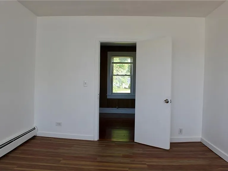 204 Lewis St — Photo 16