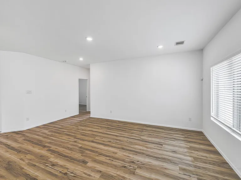 3718 Shadow Crest Ln — Photo 14