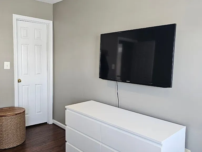 Iris Dr — Photo 29