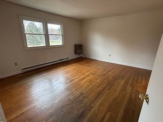 4th image of 608 Dalton Dr