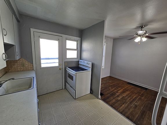 3rd image of 249 Madison St