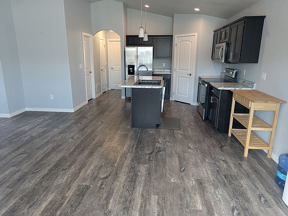 3rd image of 624 Civil Way