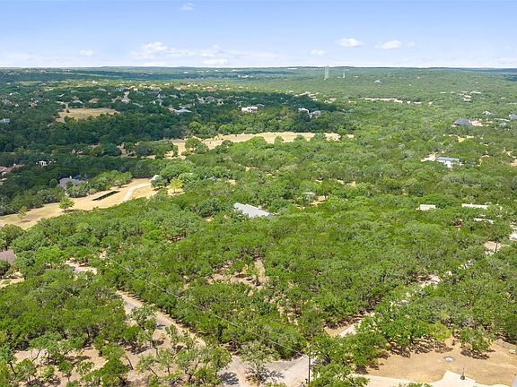 4th image of 19 Spring Valley Dr