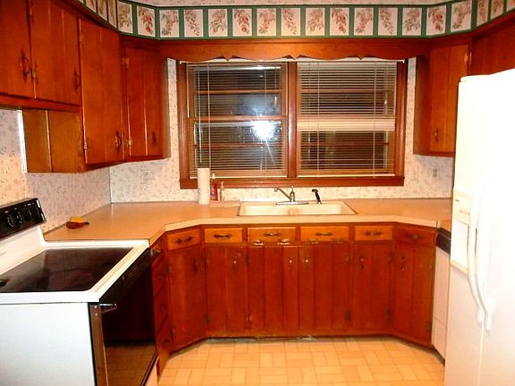 5th image of 135 Cherry Dr