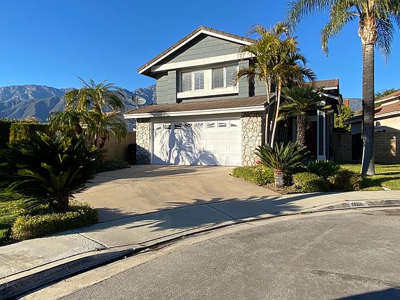 Cul-De-Sac corner house, front appearance