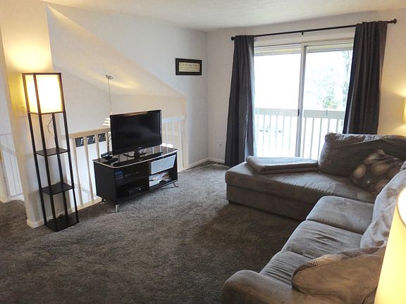 5th image of 3800 Farm Brook Ln